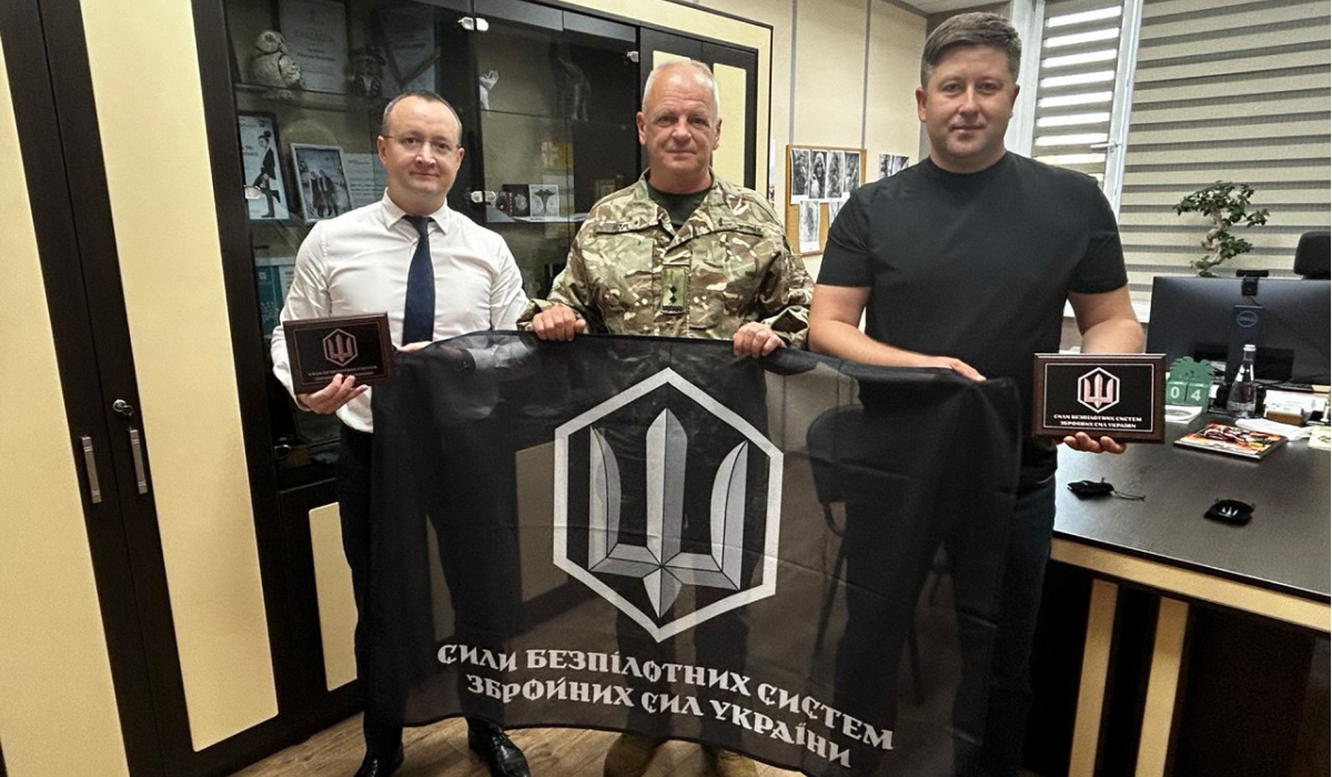 Pivdenny Bank team receives a high award and a battle flag-Банк Пивденный