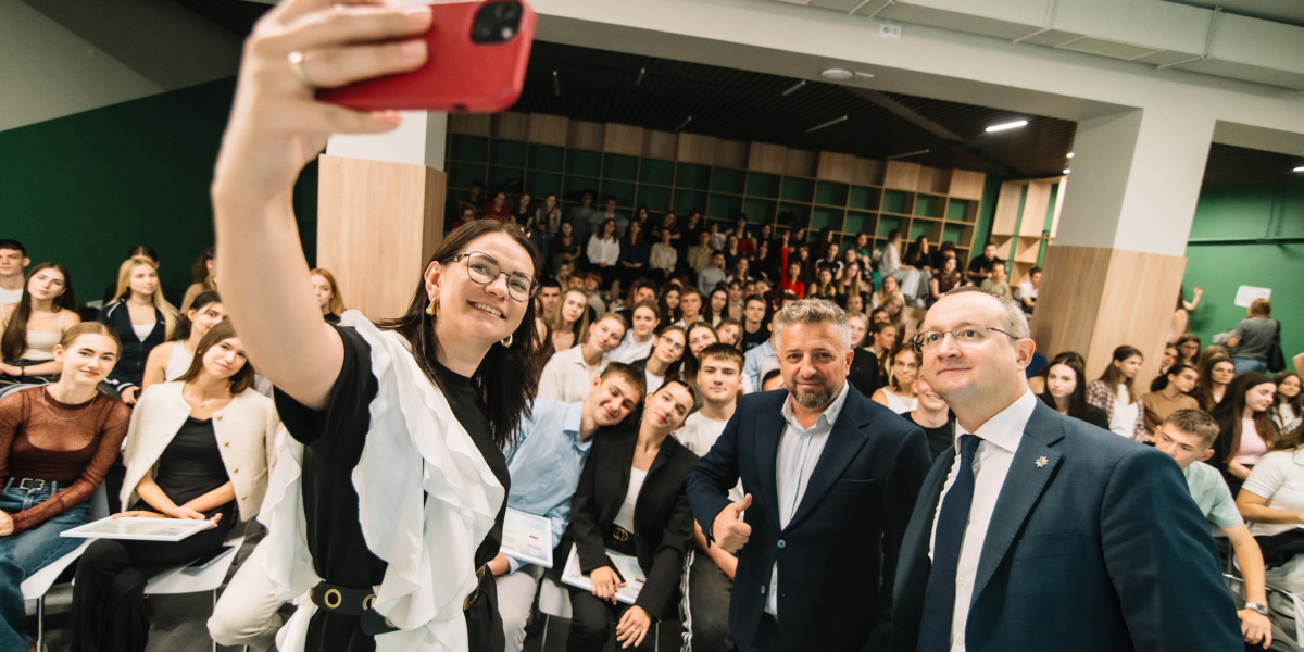 Освітні інвестиції: як «Південний» створює нове покоління фінансистів-Банк Пивденный
